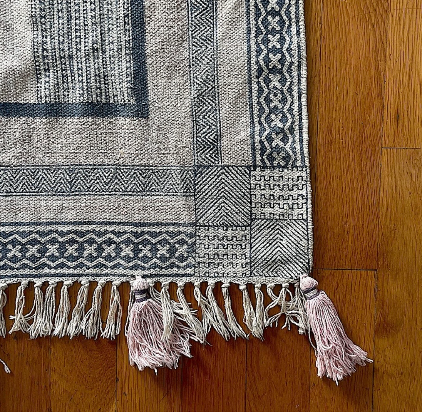Decorative Area Rug / wall covering with Tassels - photo 3
