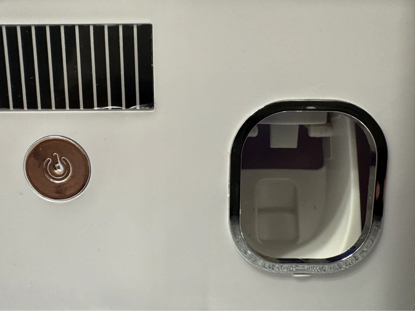 Smart Toothbrush Holder with UV Sterilization - photo 4