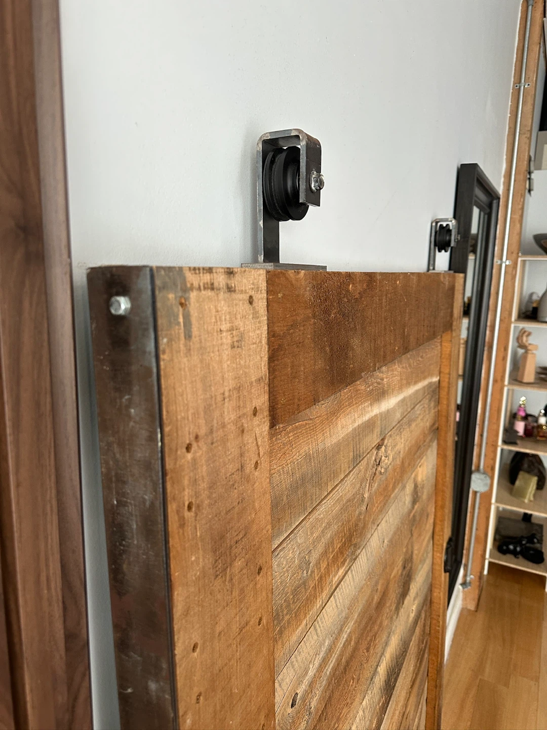 LARGE SLIDING BARN DOOR / PARTITION WALL VINTAGE RECLAIMED WOOD - photo 2
