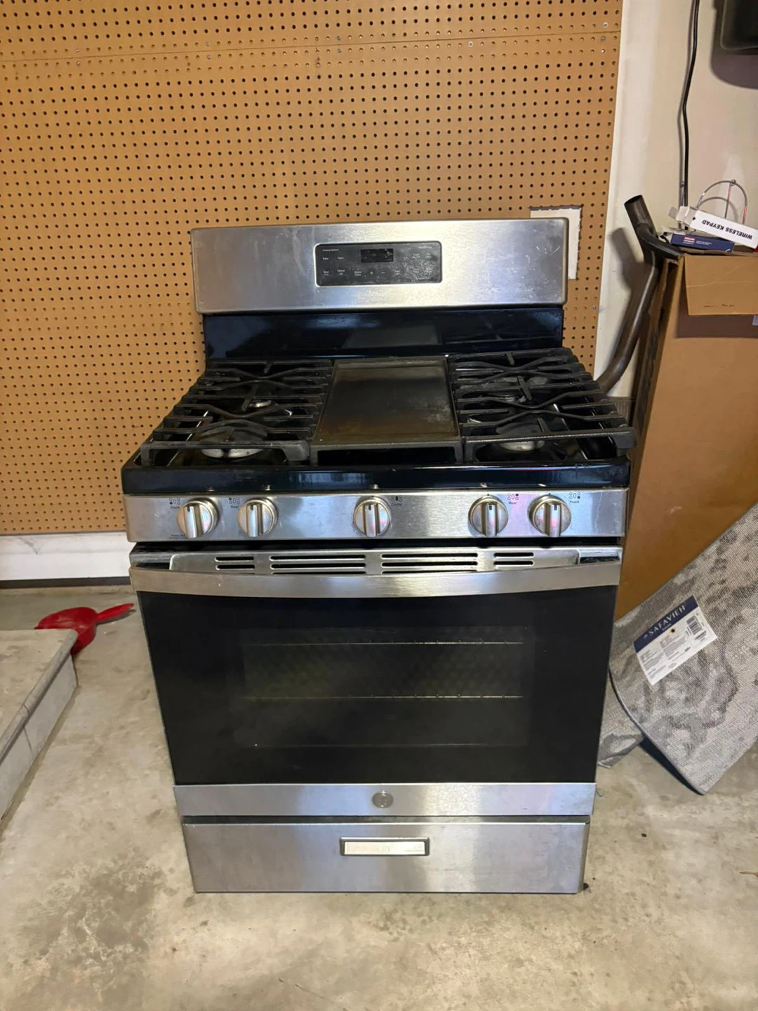GE Gas Range with Griddle