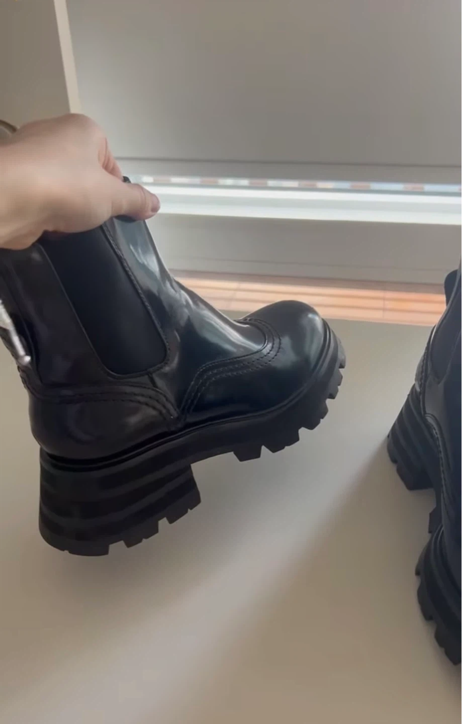 Alexander McQueen Black Leather Chelsea Boots Size 37 - photo 3