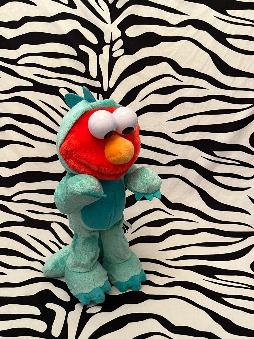 🩵 Sesame Street Dino Stomp Talking/ Moving Elmo Toy 🩵