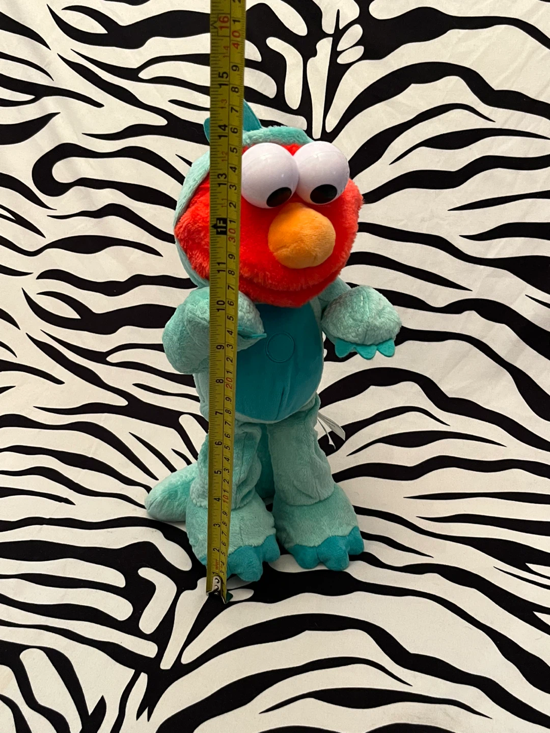 🩵 Sesame Street Dino Stomp Talking/ Moving Elmo Toy 🩵 - photo 3