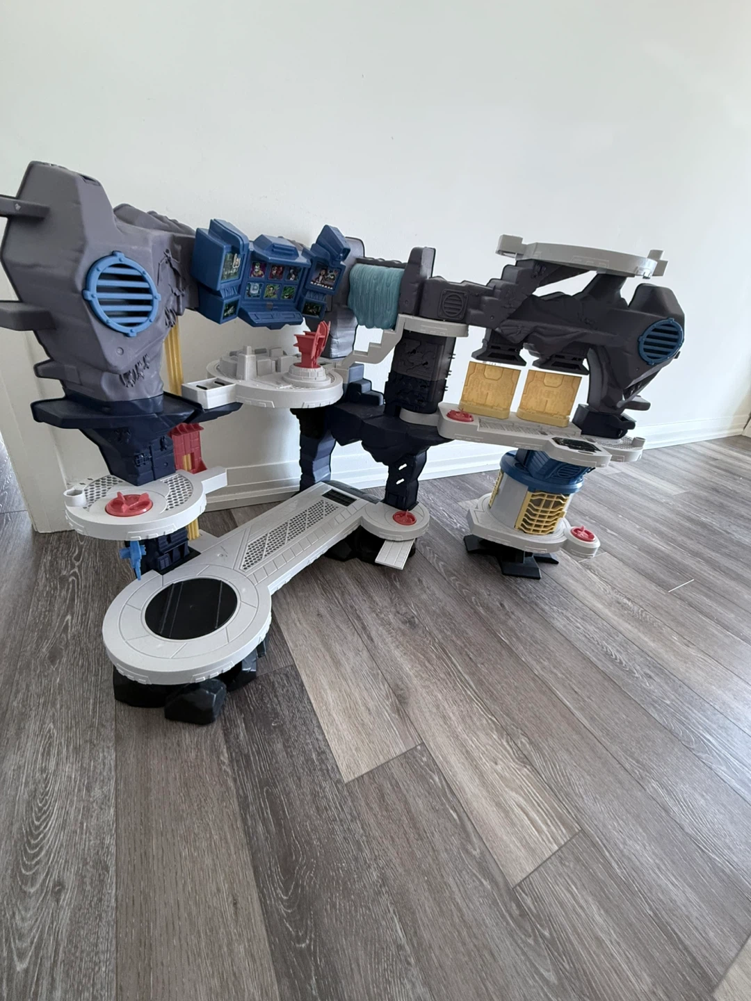 Fisher-Price Imaginext DC Super Friends Bat-Tech Batcave - photo 5