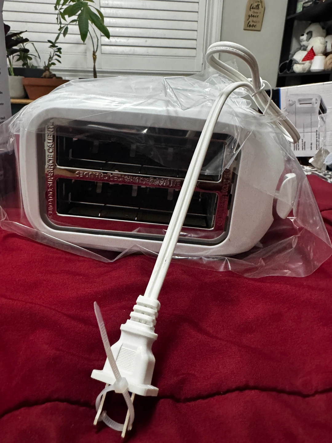 White 2-Slice Toaster - photo 3