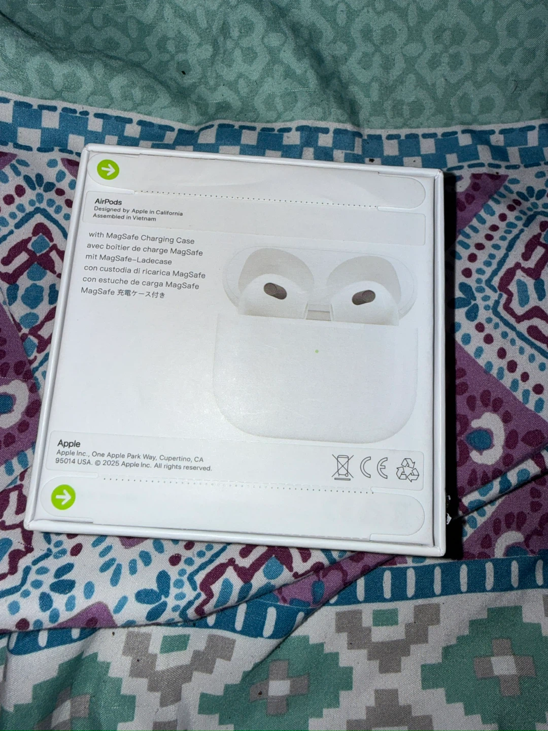 Apple AirPods Pro (3 Generation) with MagSafe Charging Case - photo 3