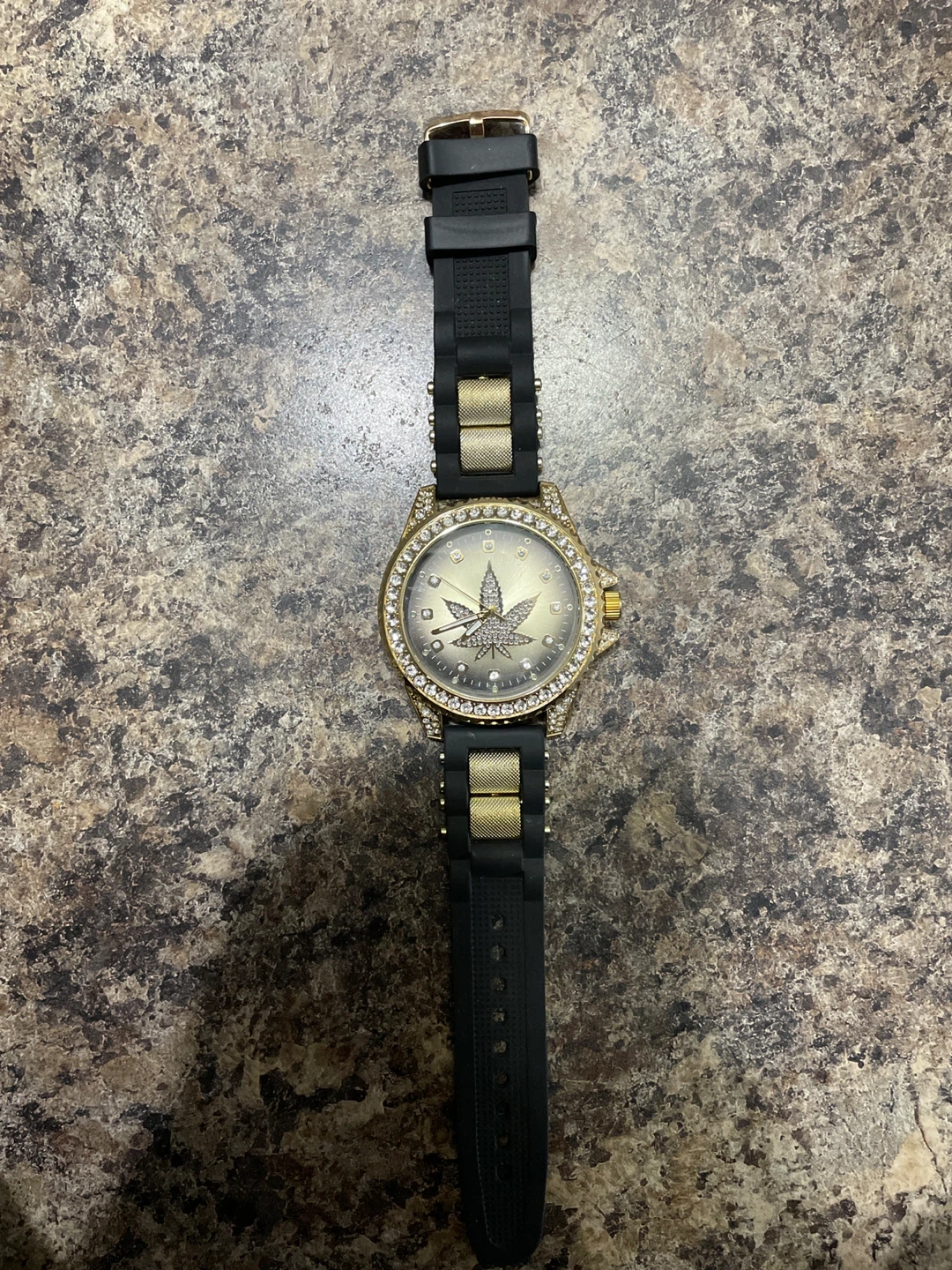 Montres Carlo Gold & Black Watch