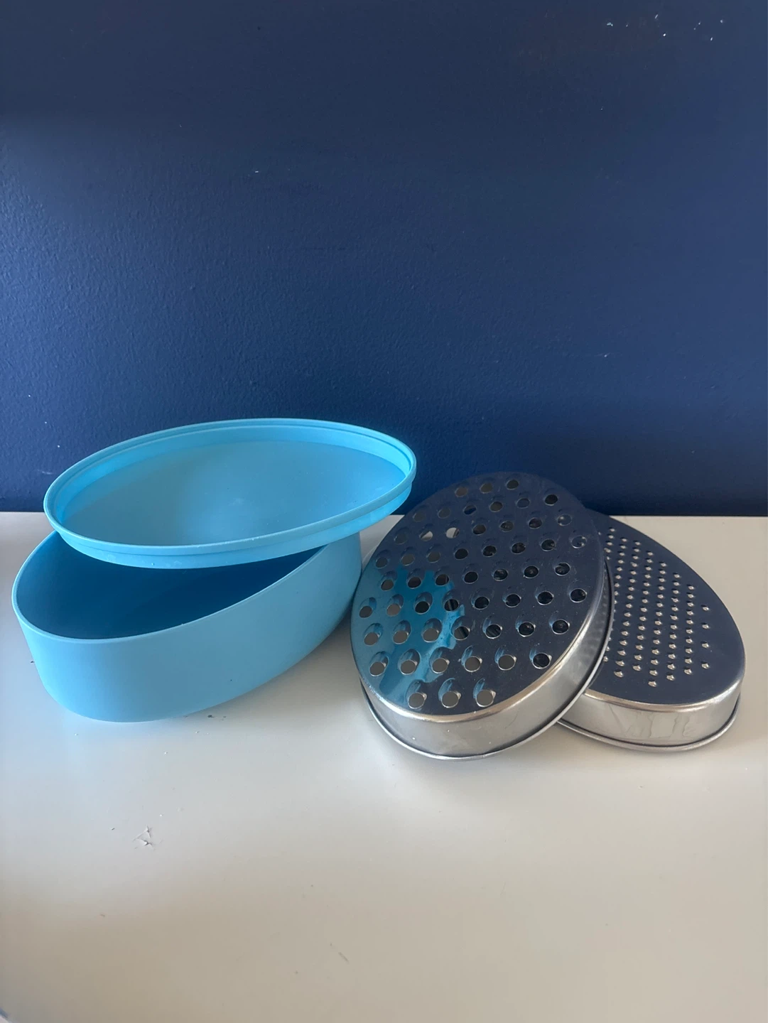 Vintage Blue Plastic and Metal Grater with Lid - photo 2
