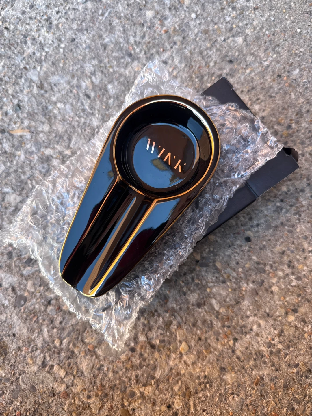 WINK Black and Gold Ceramic Cigar Ashtray - photo 2