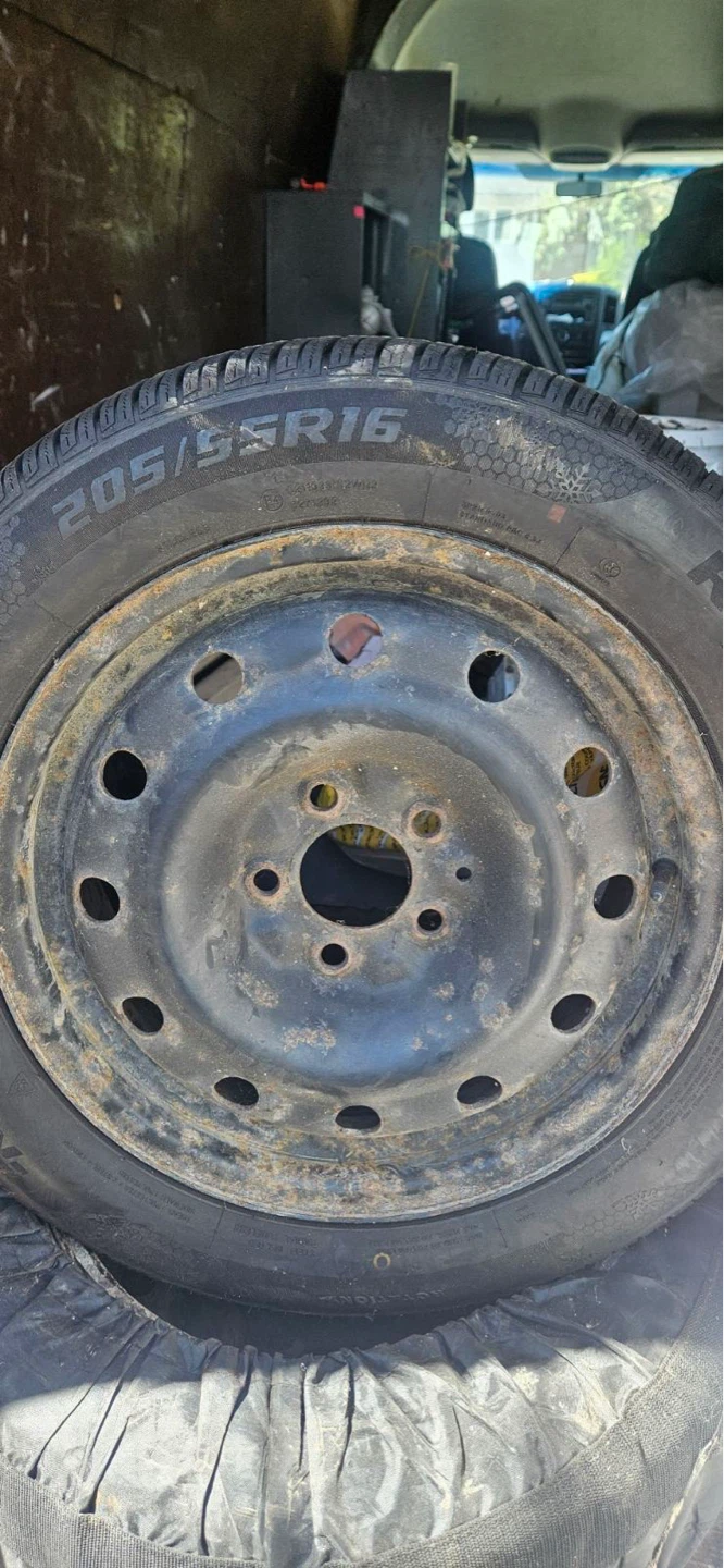 205/55R16 Winter Tire on Rim - photo 3
