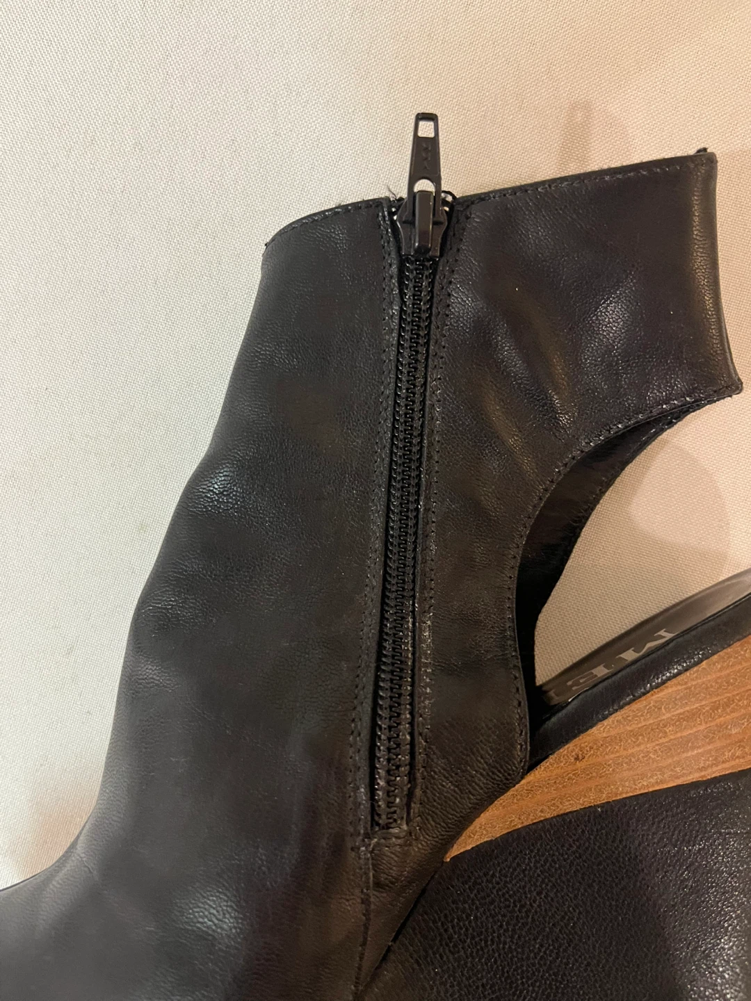 36 - Black Leather Wedge Ankle Boots - photo 3