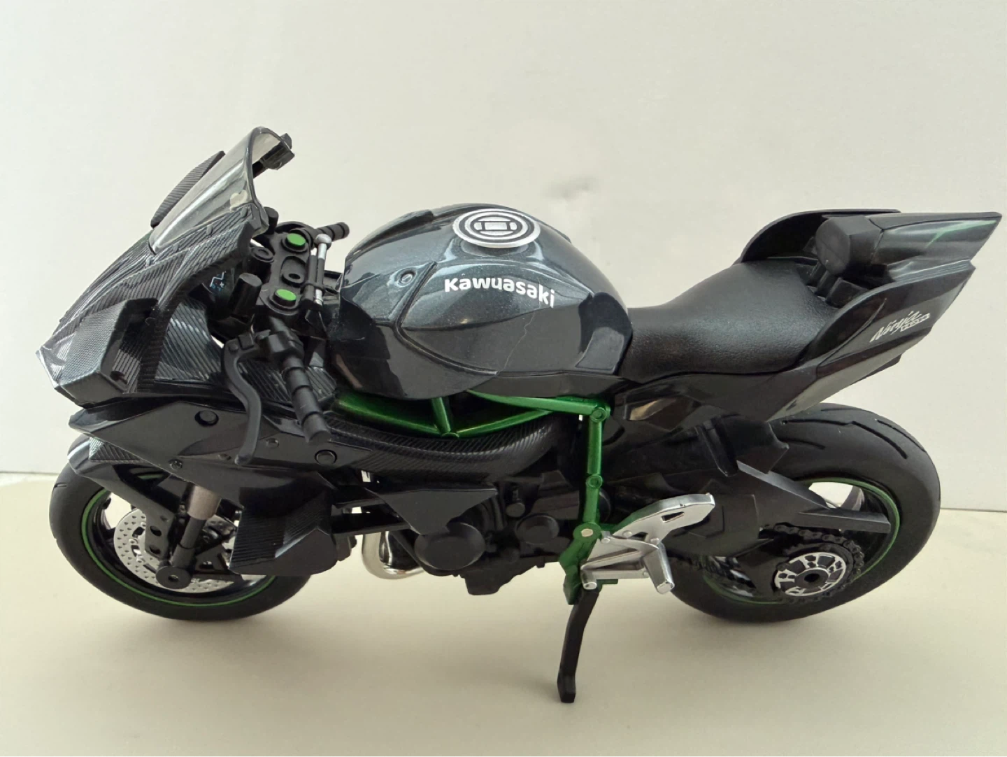 Scale Replica of the Kawasaki Ninja H2R - photo 2