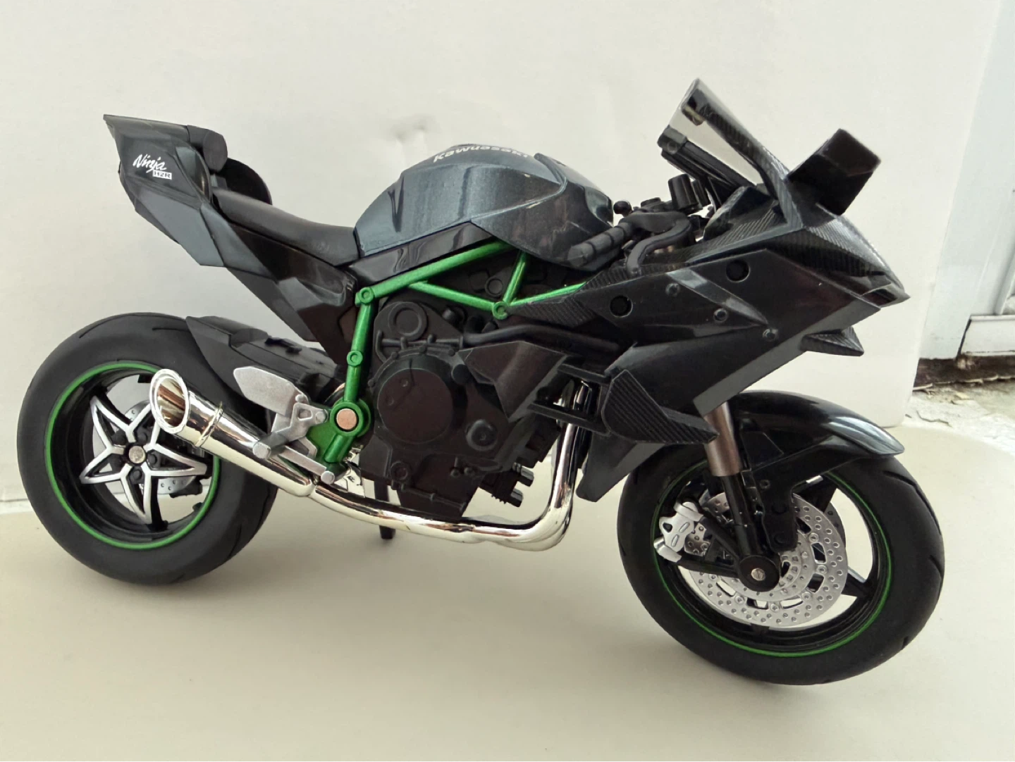 Scale Replica of the Kawasaki Ninja H2R