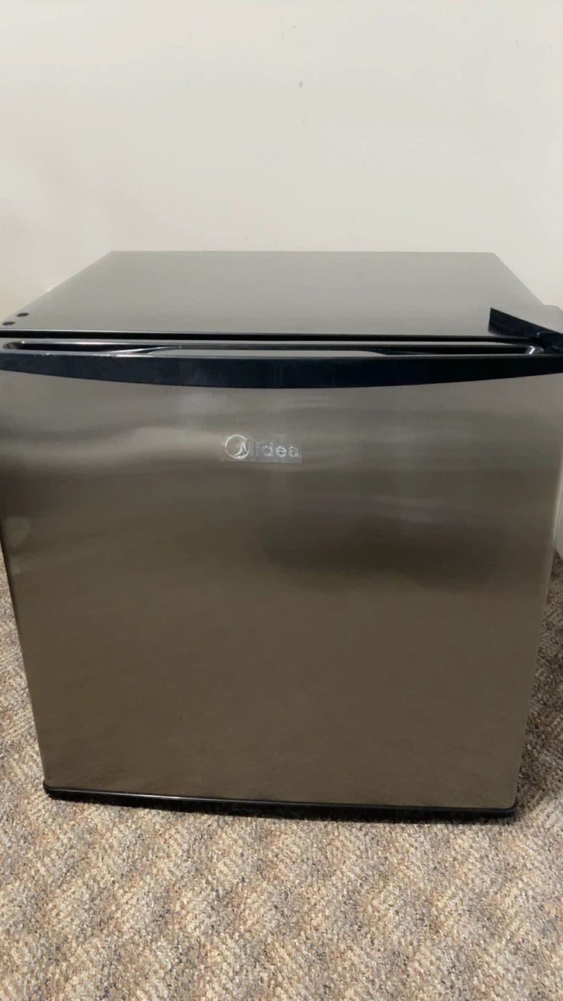 Midea Mini Fridge