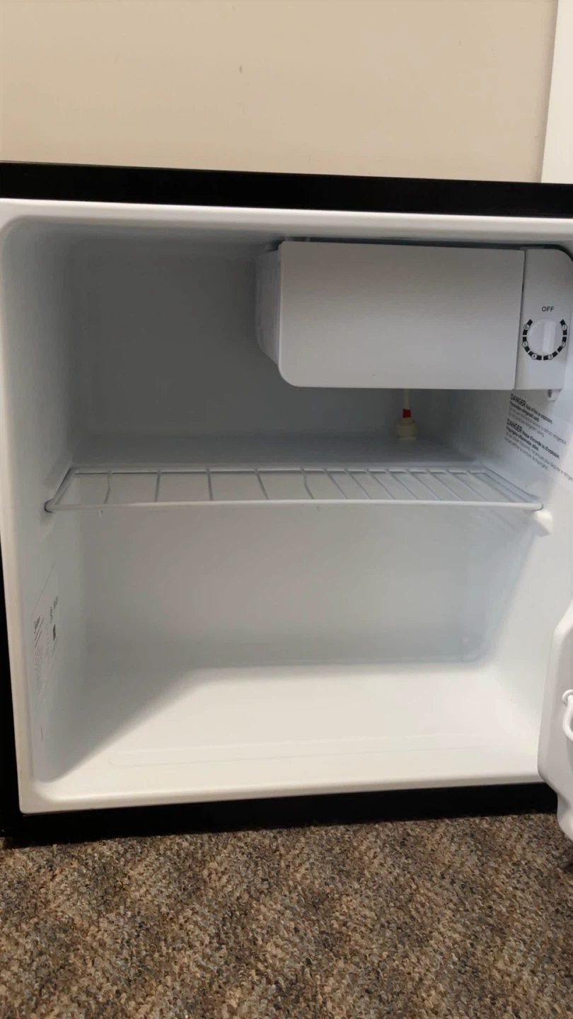 Midea Mini Fridge - photo 3
