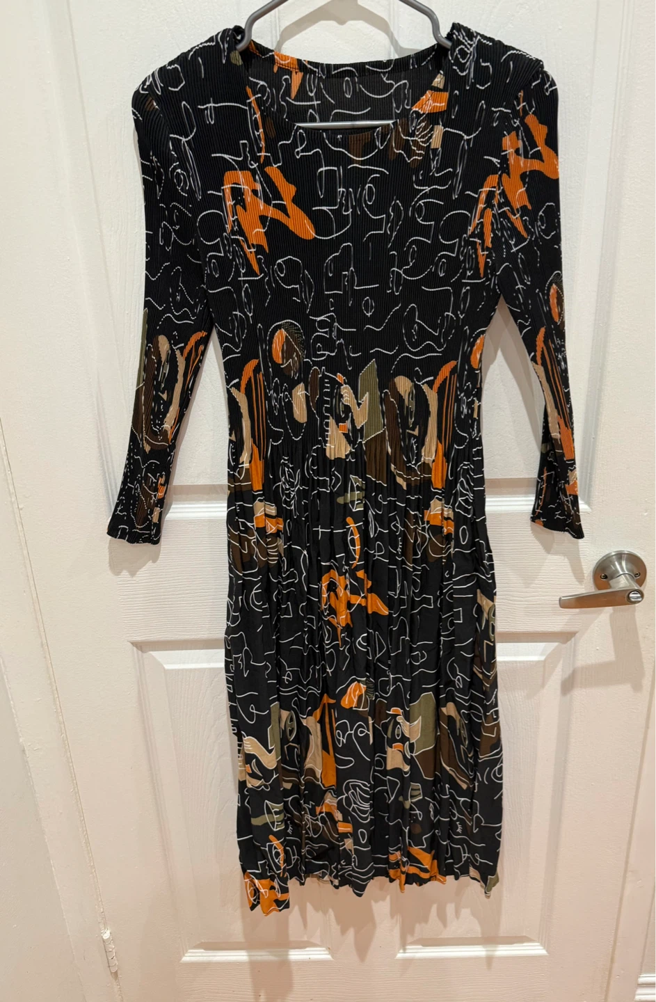 Pleated midi dress, abstract print