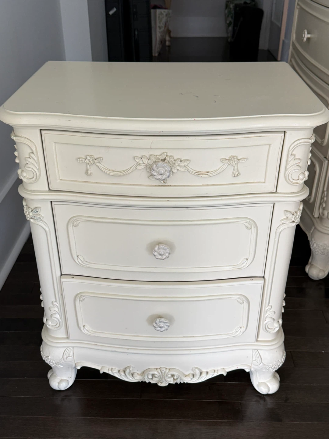 White Ornate 3-Drawer Nightstand