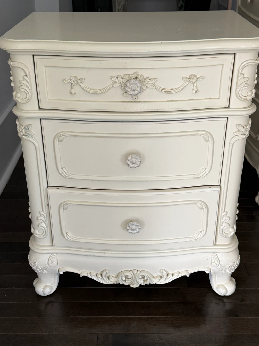 White Ornate 3-Drawer Nightstand - photo 2