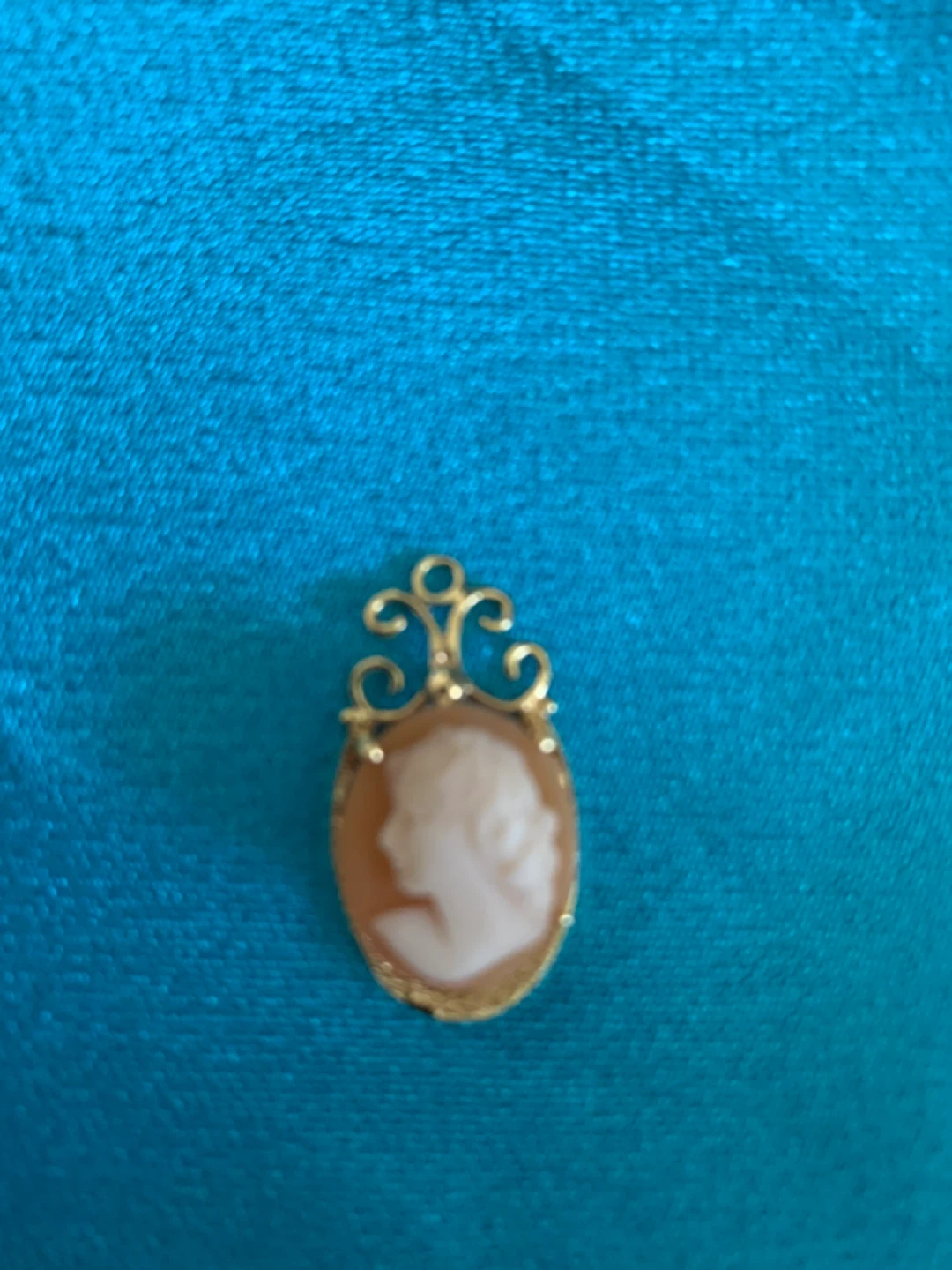 10 k Gold Cameo Pendant