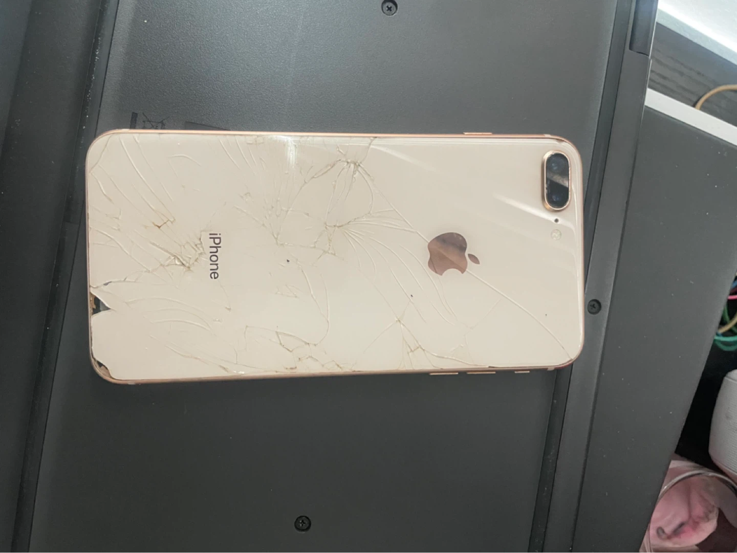 iPhone 8 Plus Rose Gold - Damaged - photo 2