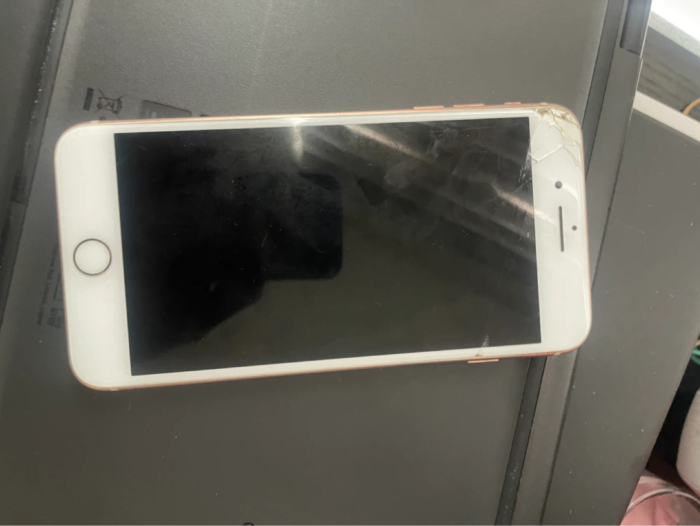iPhone 8 Plus Rose Gold - Damaged
