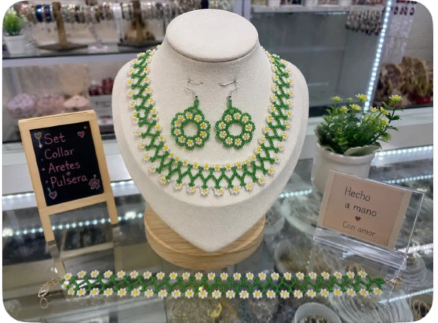 Handmade Daisy Beaded Necklace, Bracelet, and Earrings Set - photo 2