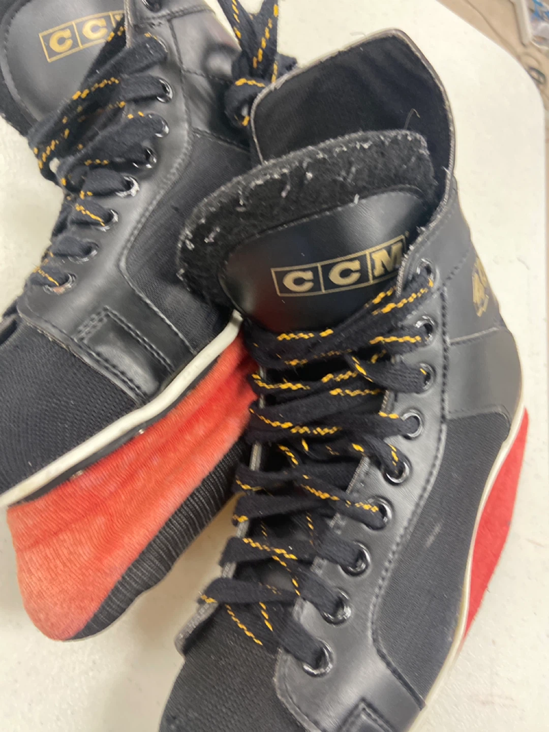 CCM 400 Hockey Skates - photo 2