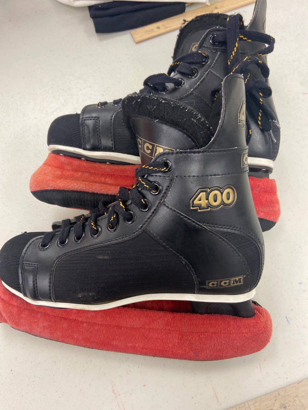 CCM 400 Hockey Skates