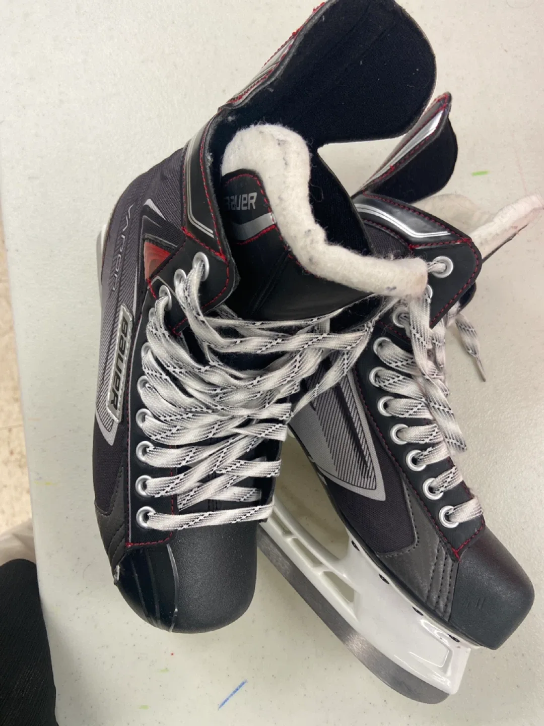 Bauer Vapor Hockey Skates - Size 6R