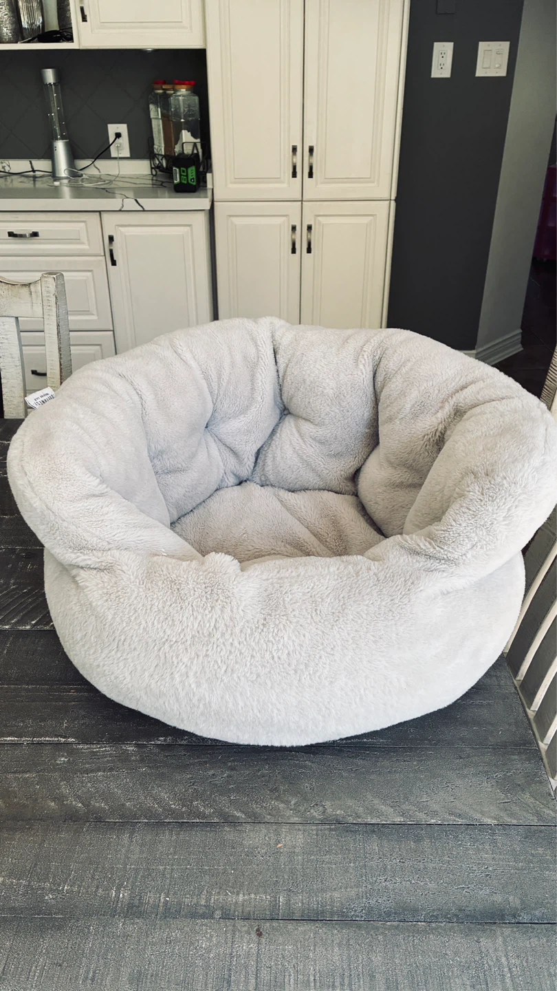 “Queenwest” Trading Co.” Small dog/cat bed