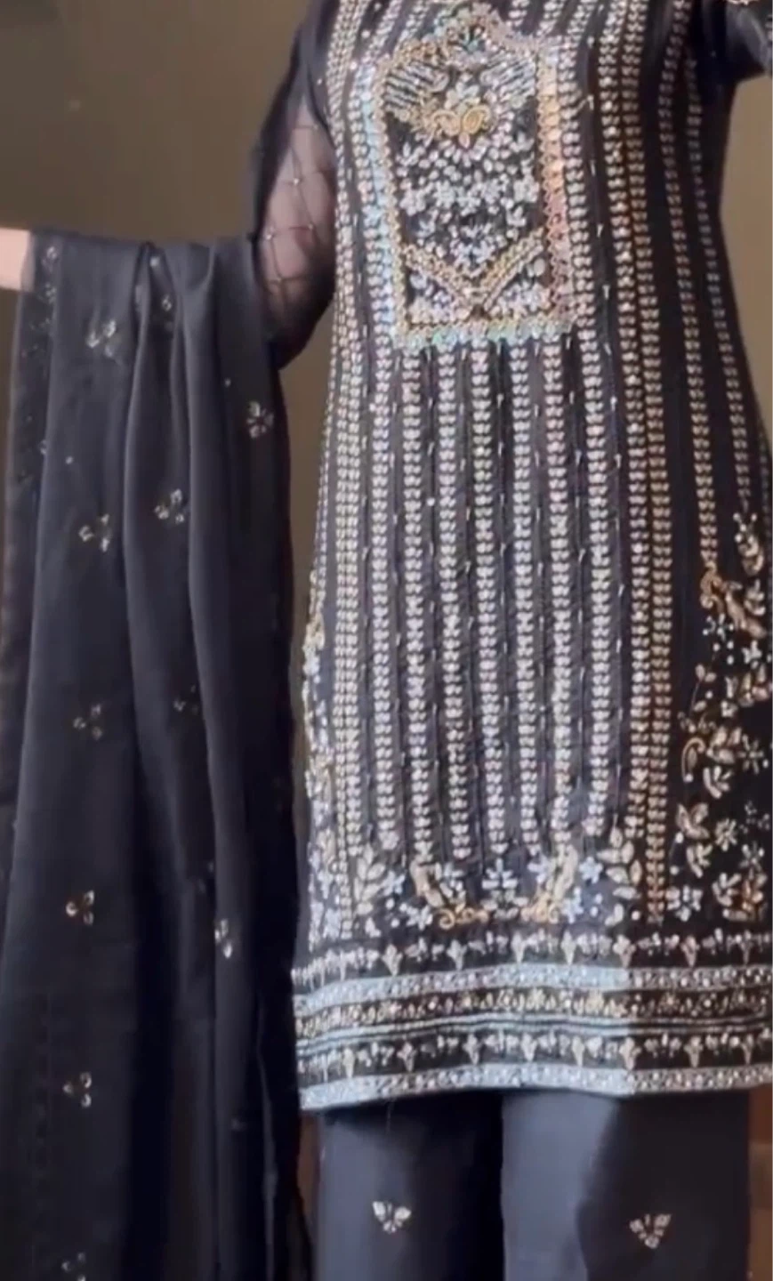 Brand New 3 piece chiffon embroidery suit  Medium black n gold - photo 2