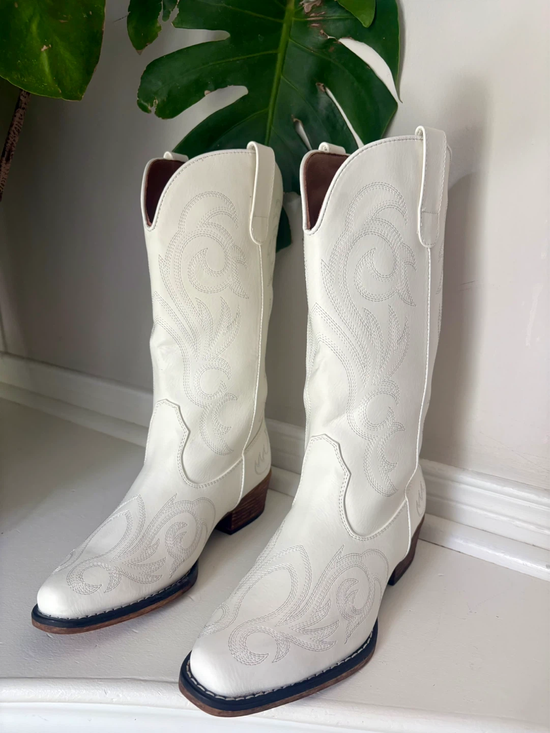 White Cowboy Boots with Embroidery - Size 7 - photo 4