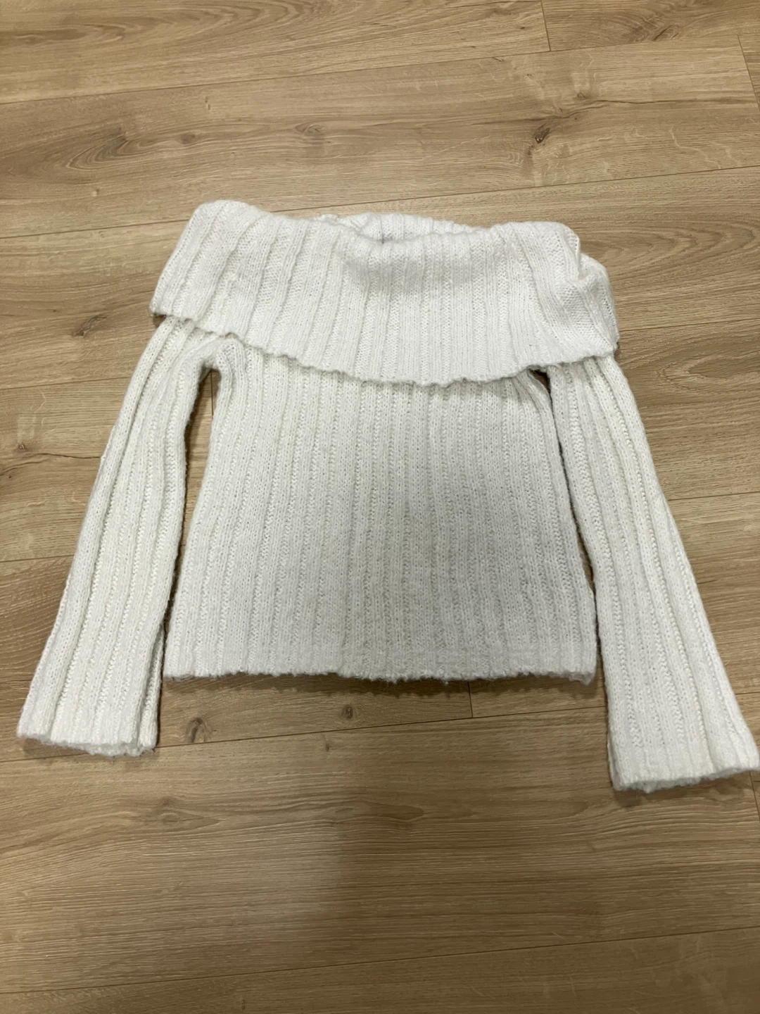 Sweaters tops garage sale - photo 2