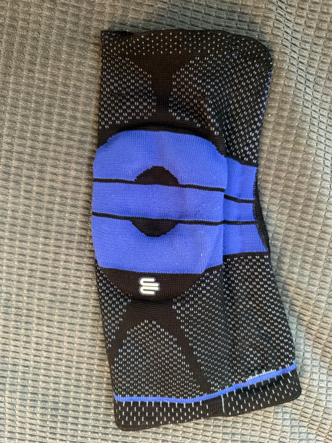 Bauerfeind Knee Brace size M