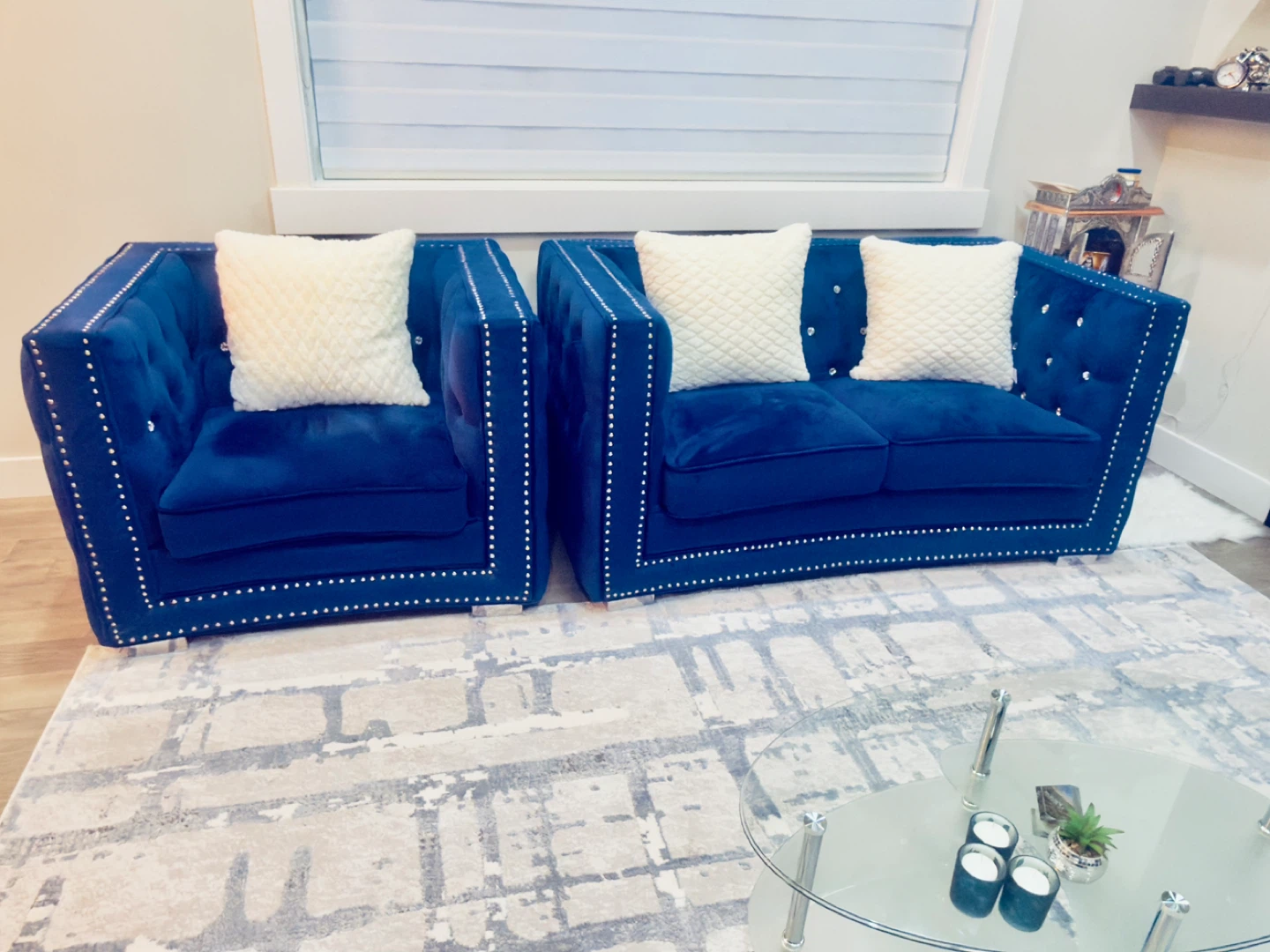 Royal Blue Velvet Tufted Sofa with Silver Studs. Like new - photo 3