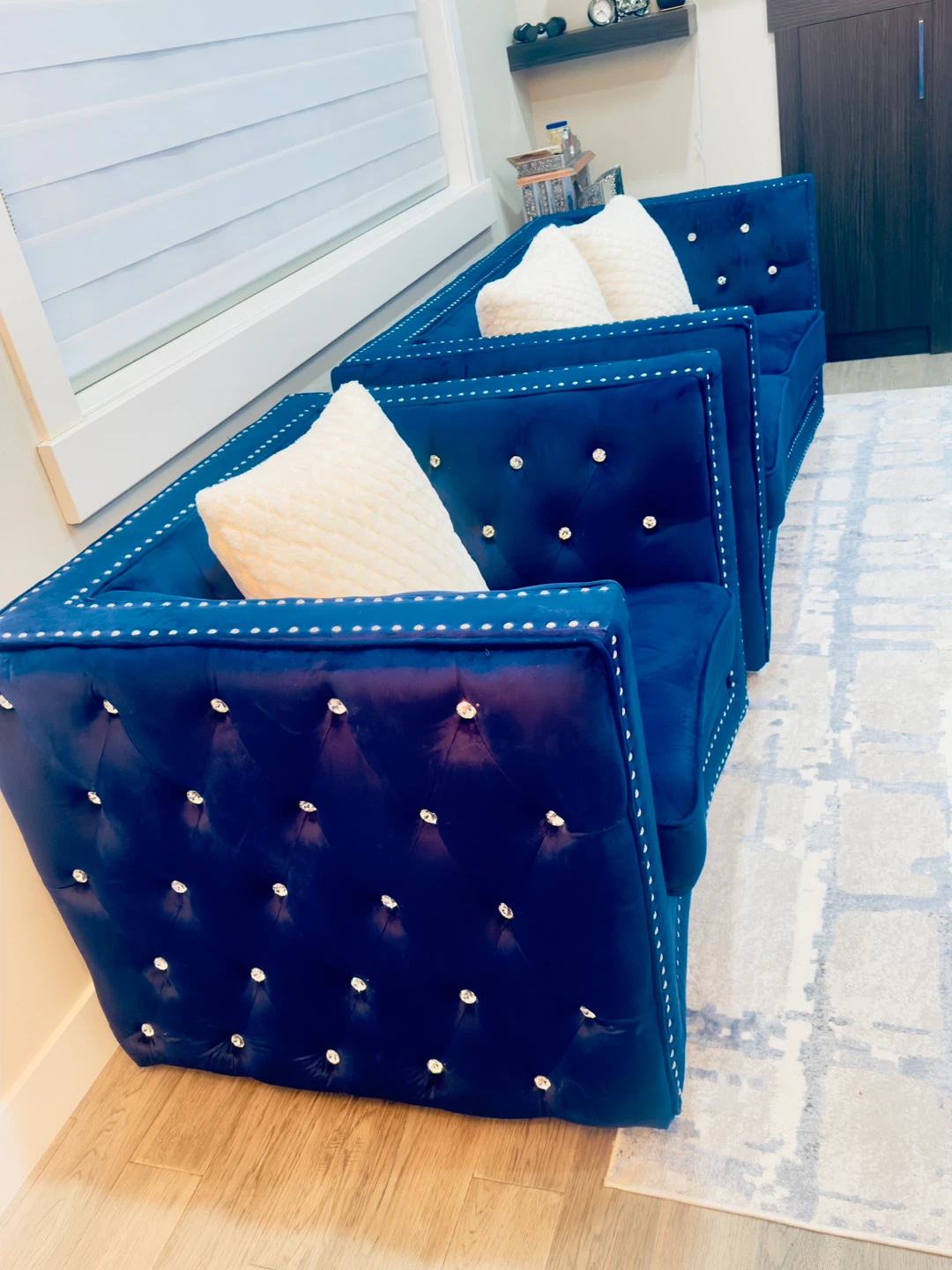 Royal Blue Velvet Tufted Sofa with Silver Studs. Like new - photo 2