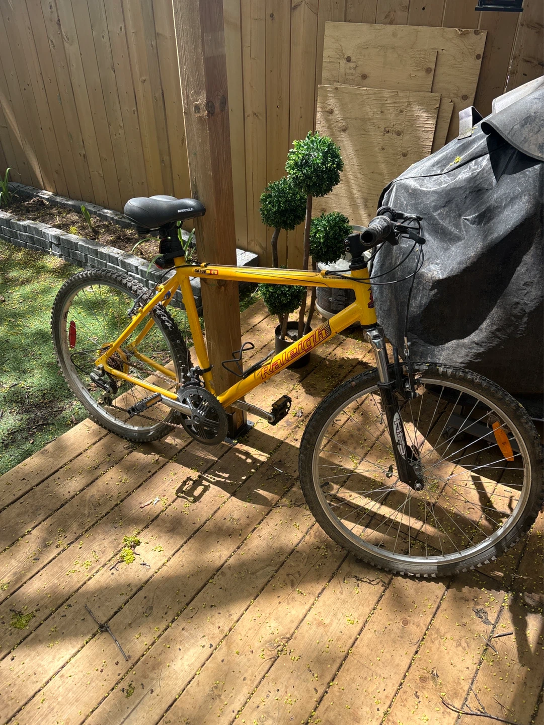 Yellow Raleigh Gator 26” Men’s Bike