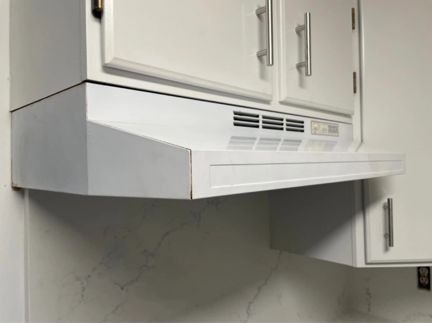 Aira Range Hood