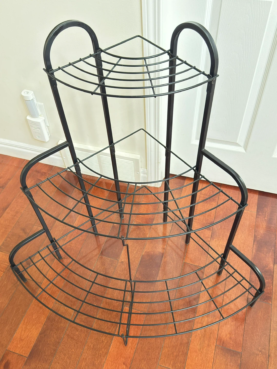 Black Metal 3-Tier Corner Shelf Plant Stand