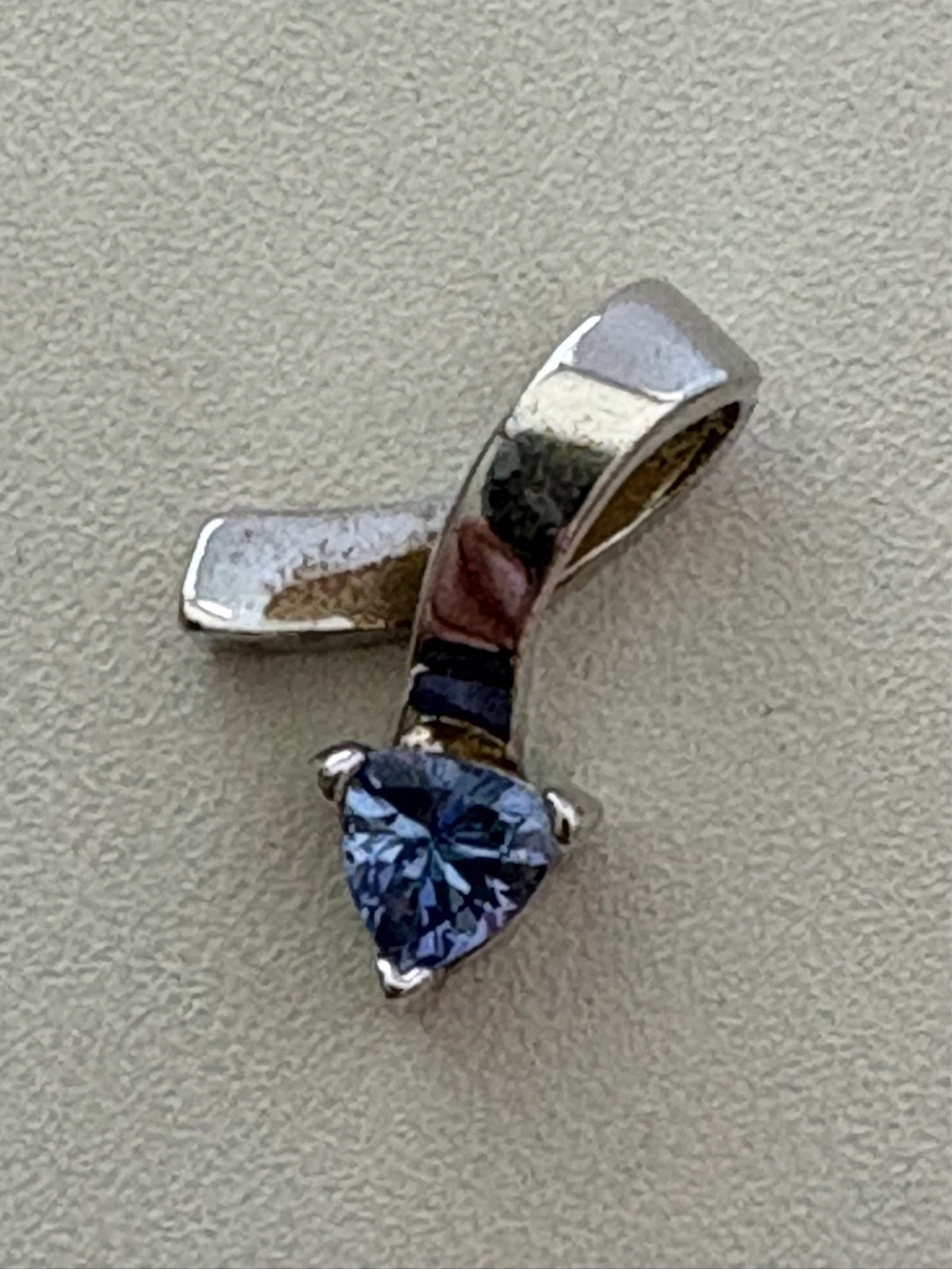 Silver Heart-Shaped Blue Gemstone Pendant