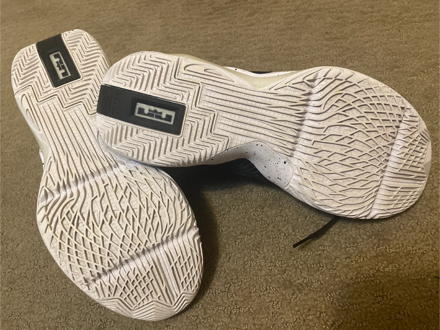 Nike LeBron Soldier 14 Basketball Shoes - photo 4