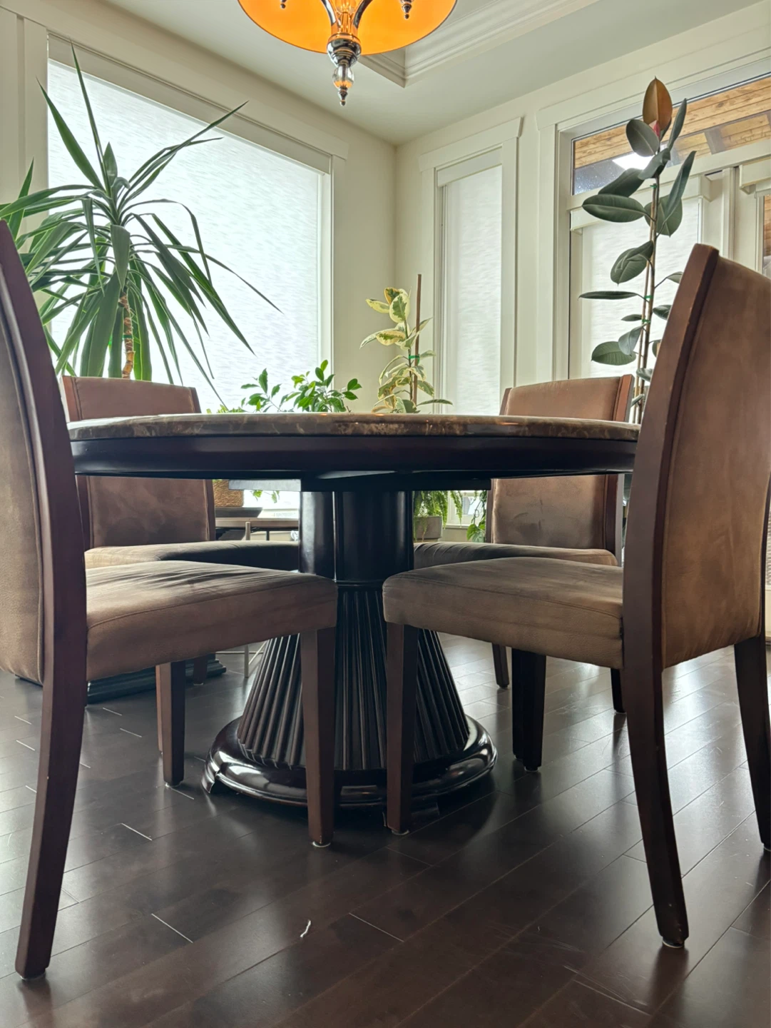Round Marble Top/Wood Base Dining Table + 5 Chairs - photo 5