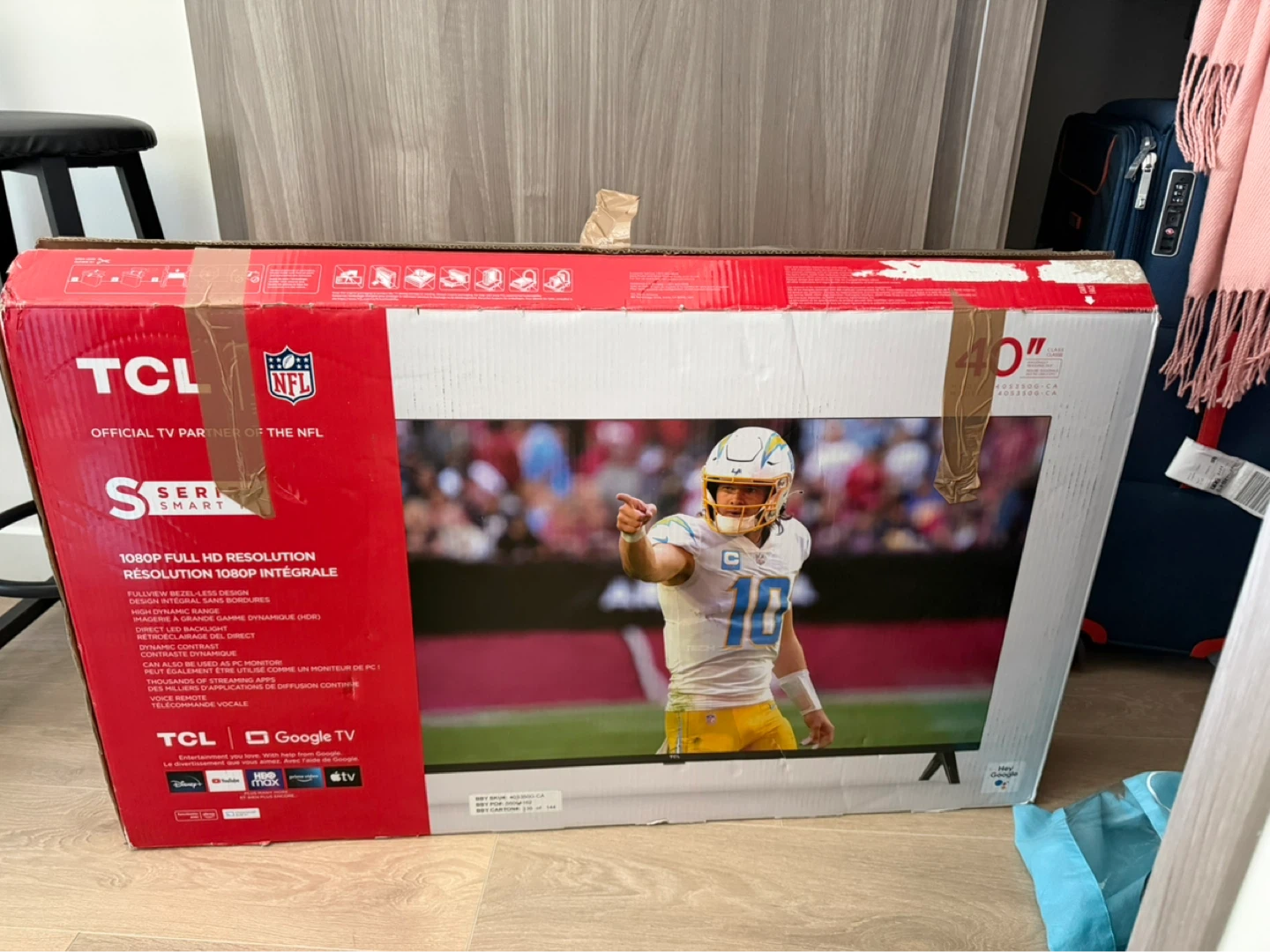 TCL 40" Smart TV with adjustable TV Stand - photo 2