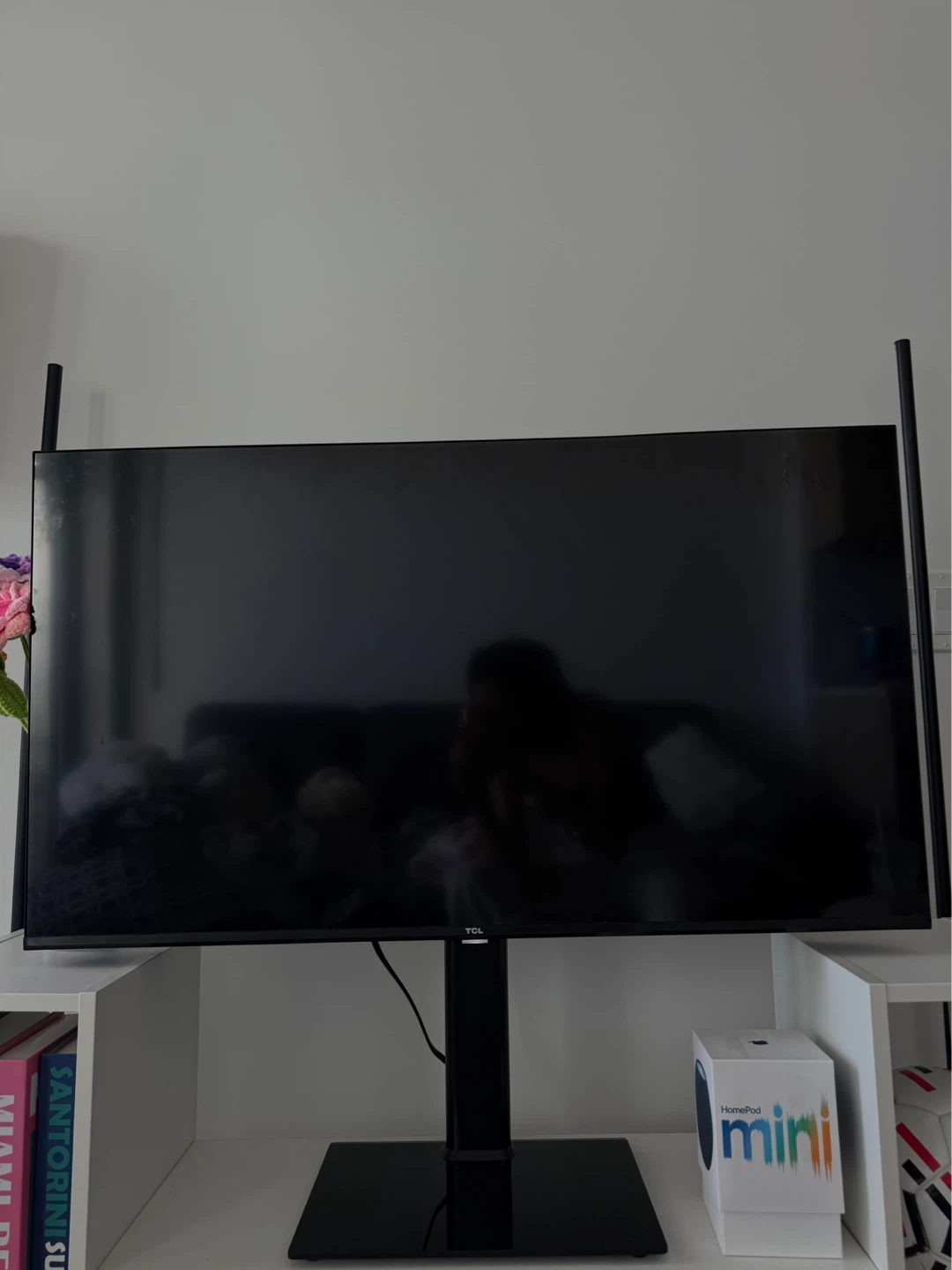TCL 40" Smart TV with adjustable TV Stand - photo 3