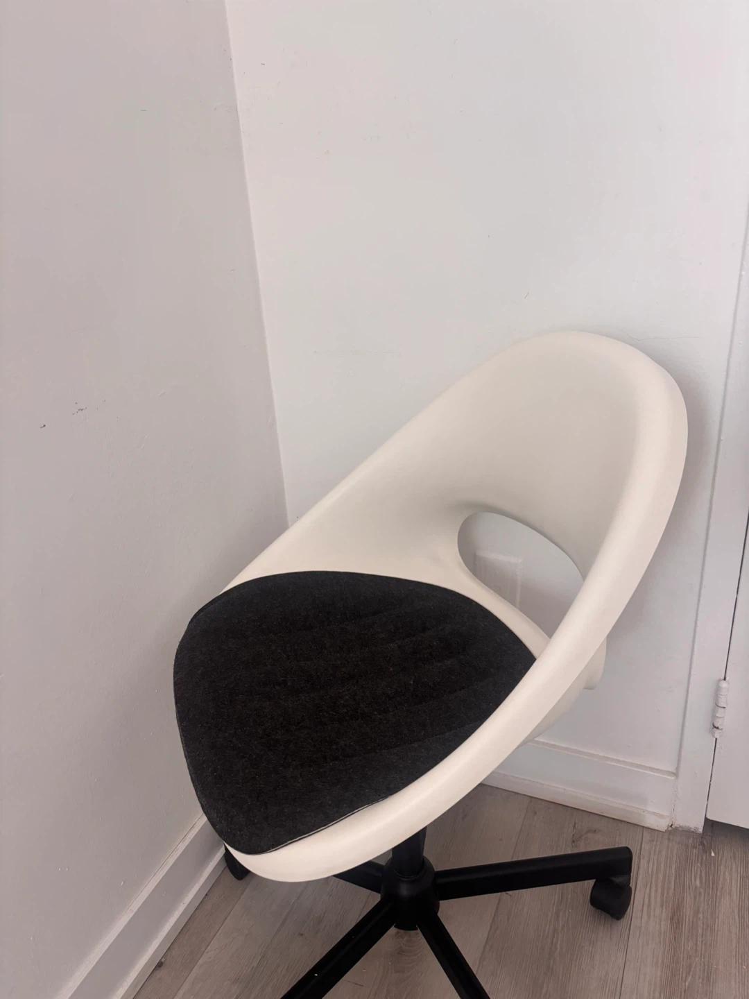 IKEA LOBERGET / MALSKÄR swivel office chair with pad - photo 5