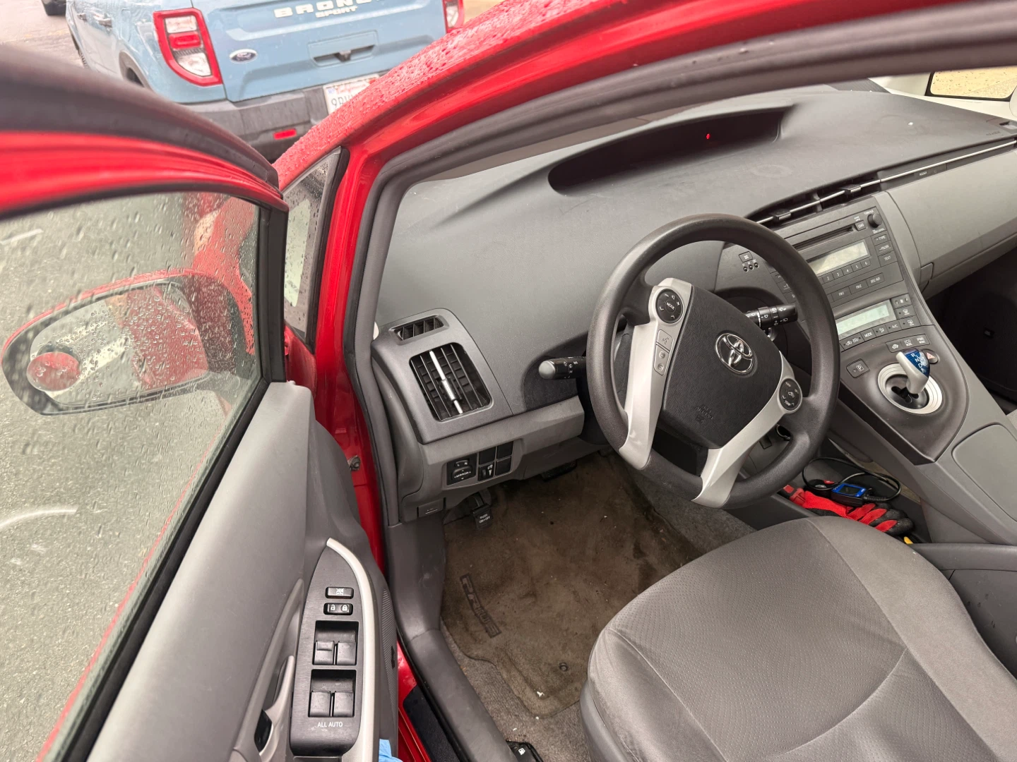 Red Toyota Prius - photo 3
