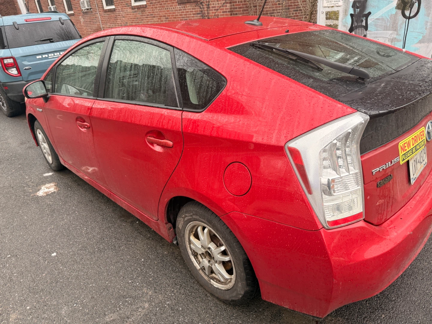 Red Toyota Prius - photo 2