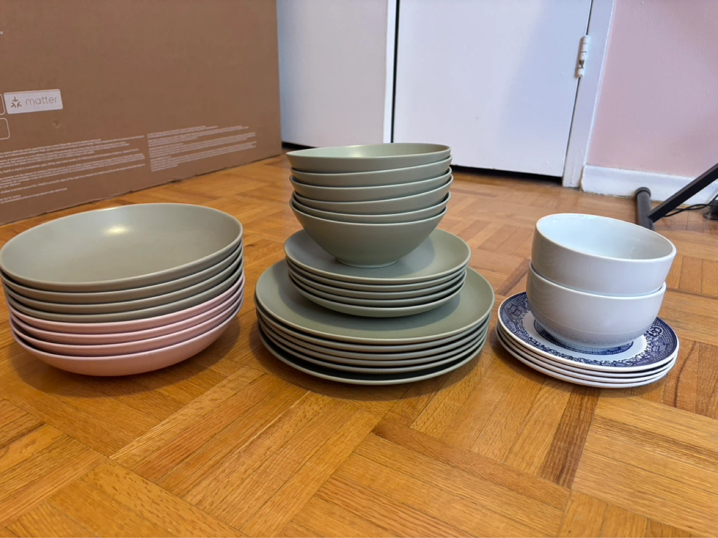 Dinnerware Set of 30 Dishes