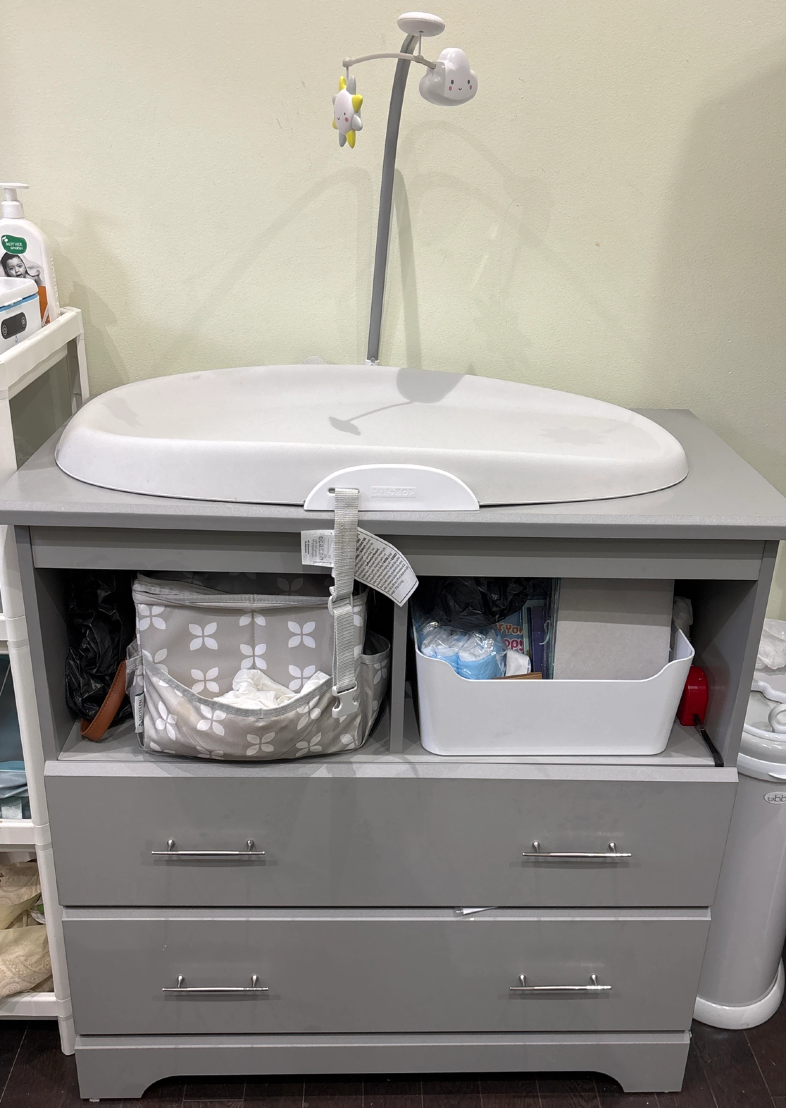 Changing table with Skip hop changing pad