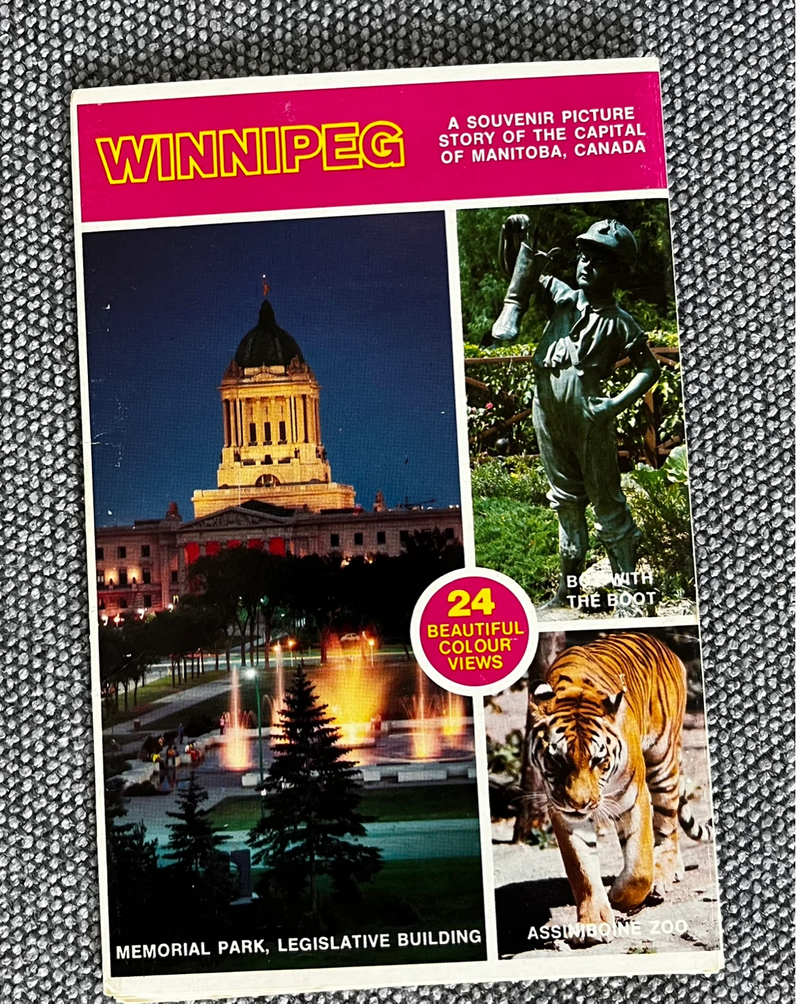 Winnipeg traviltime postcard Souvenir Picture Story Book